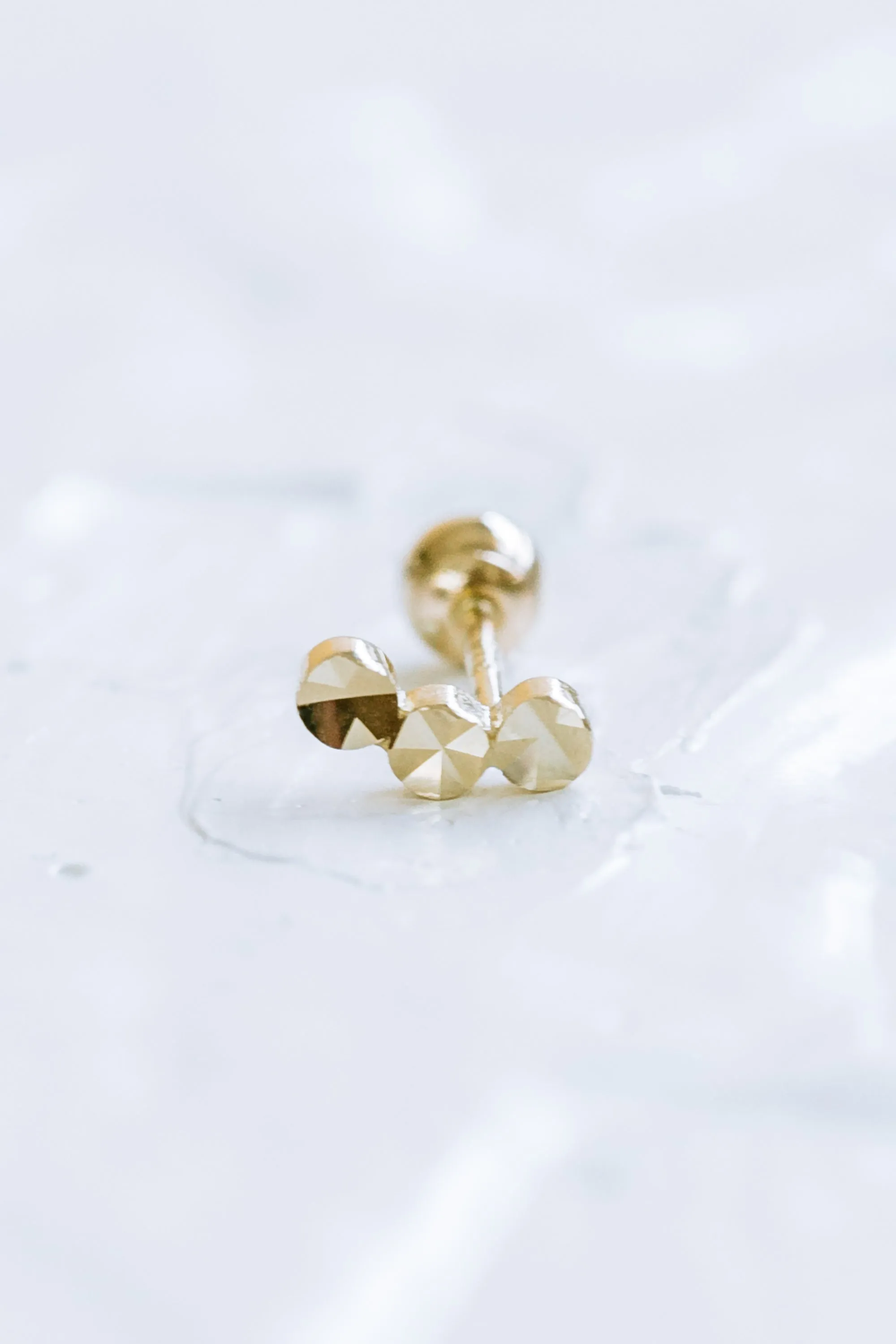 14K GOLD JEWELRY MINIMALIST DELICATE THREE CIRCLE CUT BALLS BARBELL EAR STUD EARRING PIERCING