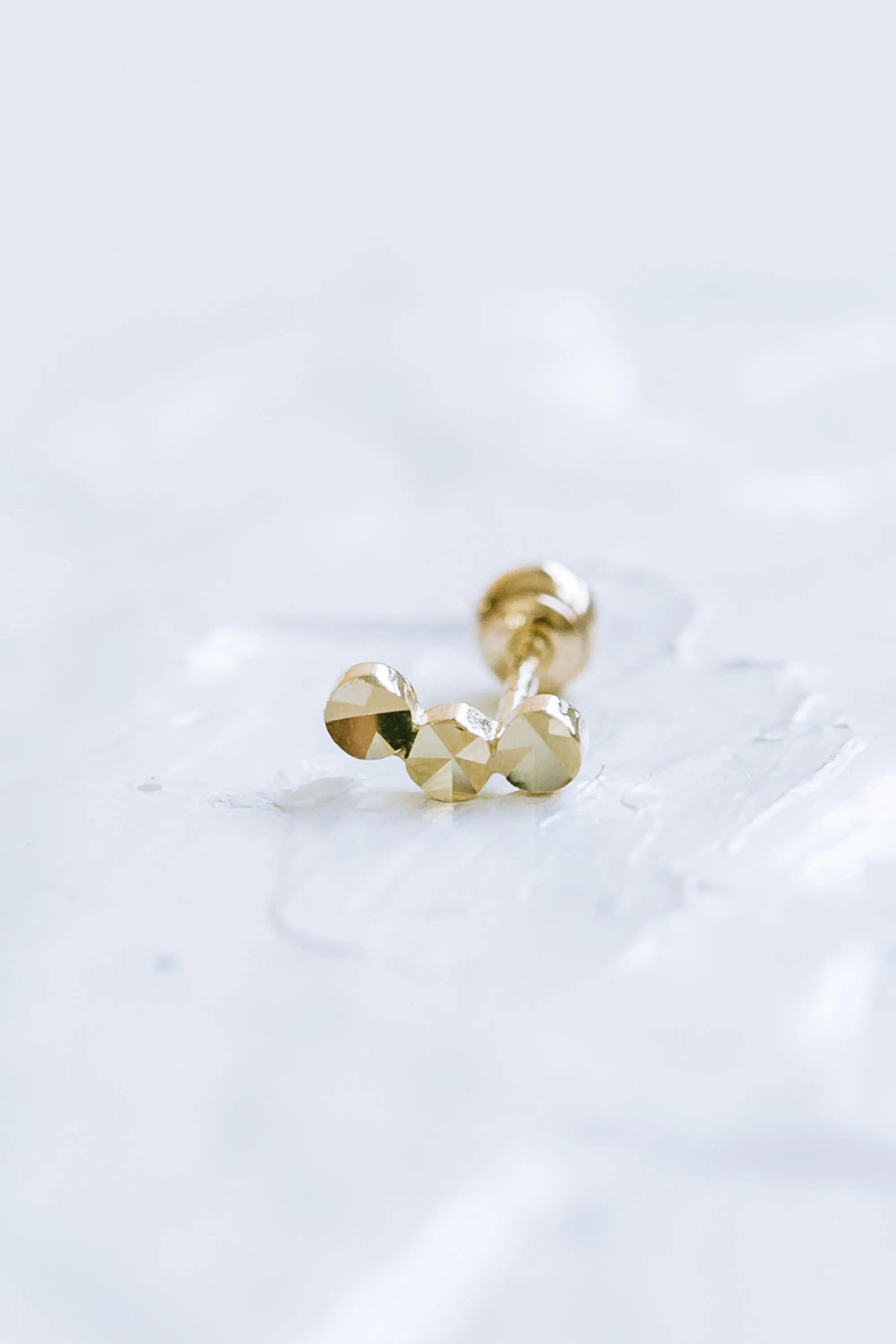 14K GOLD JEWELRY MINIMALIST DELICATE THREE CIRCLE CUT BALLS BARBELL EAR STUD EARRING PIERCING