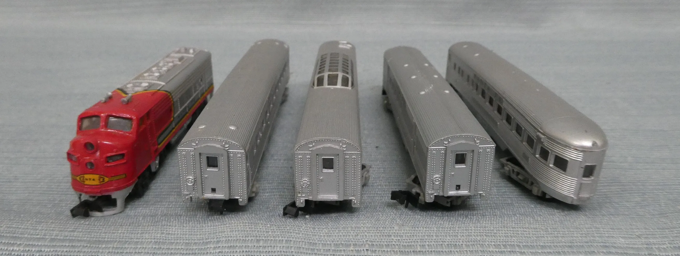 Arnold Rapido N Scale Santa Fe Model Rail Cars - Untested, Lot of 5