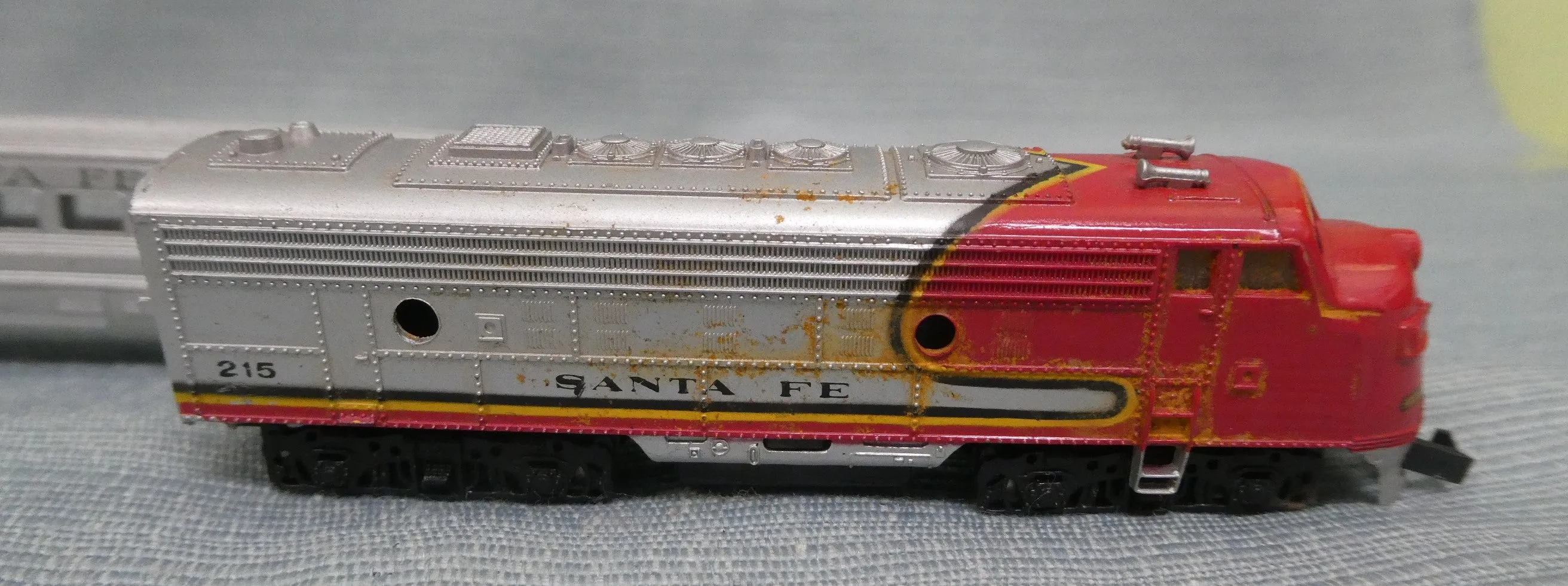 Arnold Rapido N Scale Santa Fe Model Rail Cars - Untested, Lot of 5