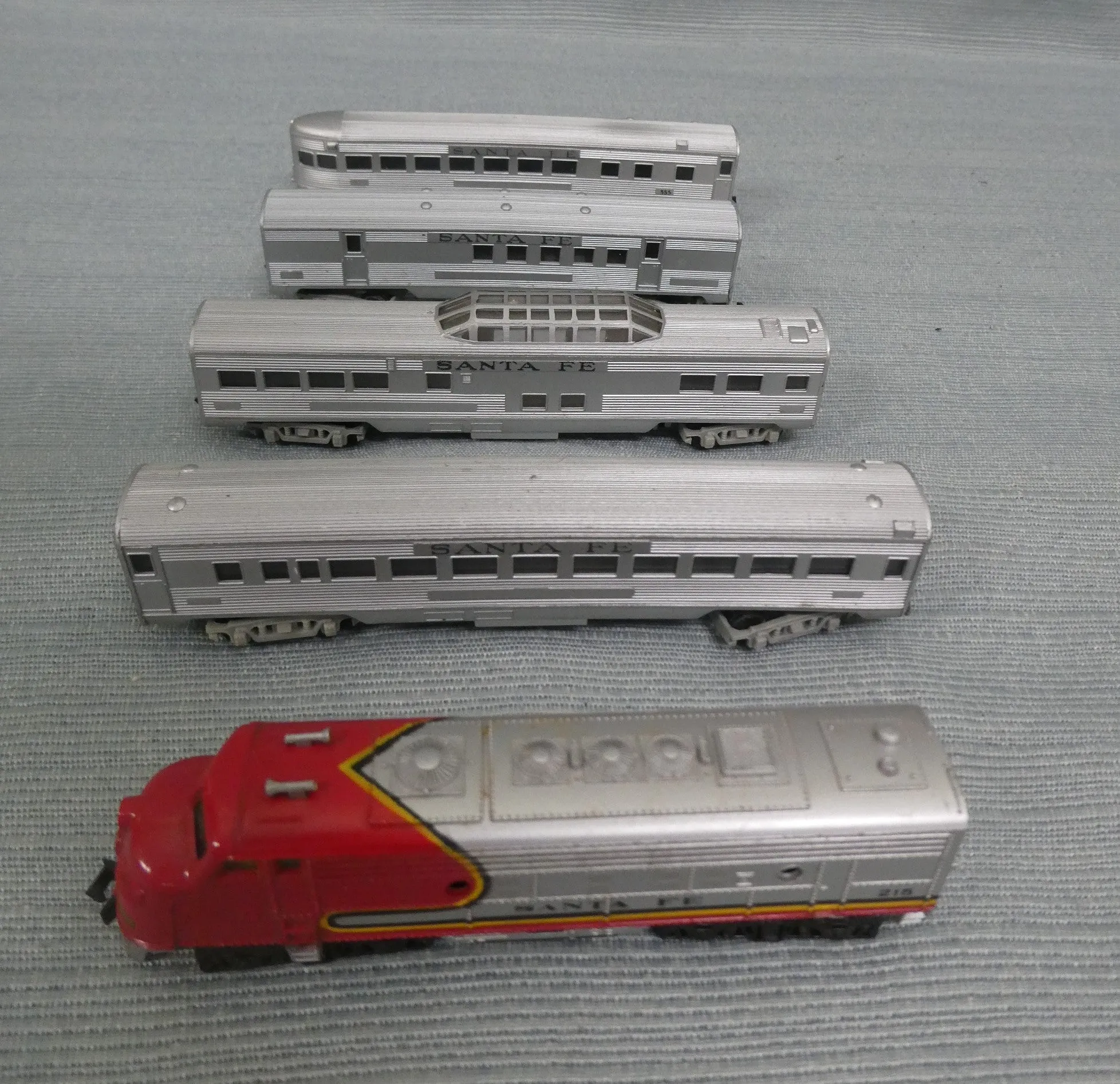 Arnold Rapido N Scale Santa Fe Model Rail Cars - Untested, Lot of 5