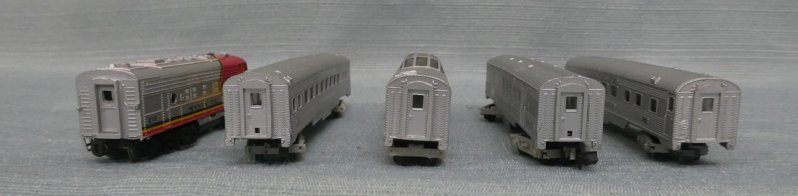 Arnold Rapido N Scale Santa Fe Model Rail Cars - Untested, Lot of 5