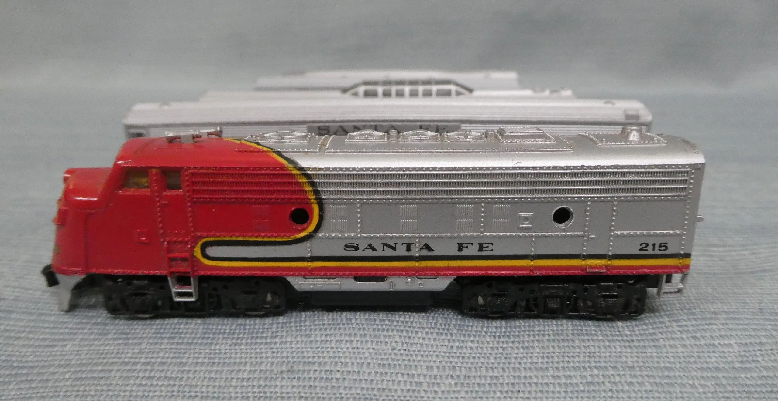 Arnold Rapido N Scale Santa Fe Model Rail Cars - Untested, Lot of 5