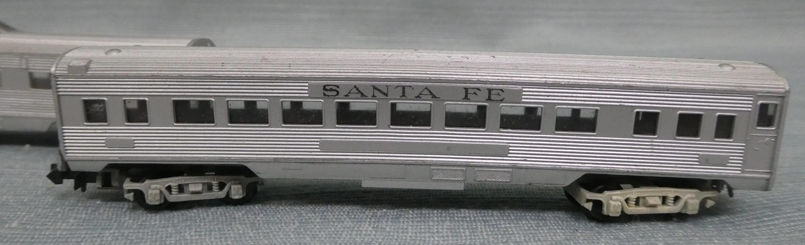 Arnold Rapido N Scale Santa Fe Model Rail Cars - Untested, Lot of 5