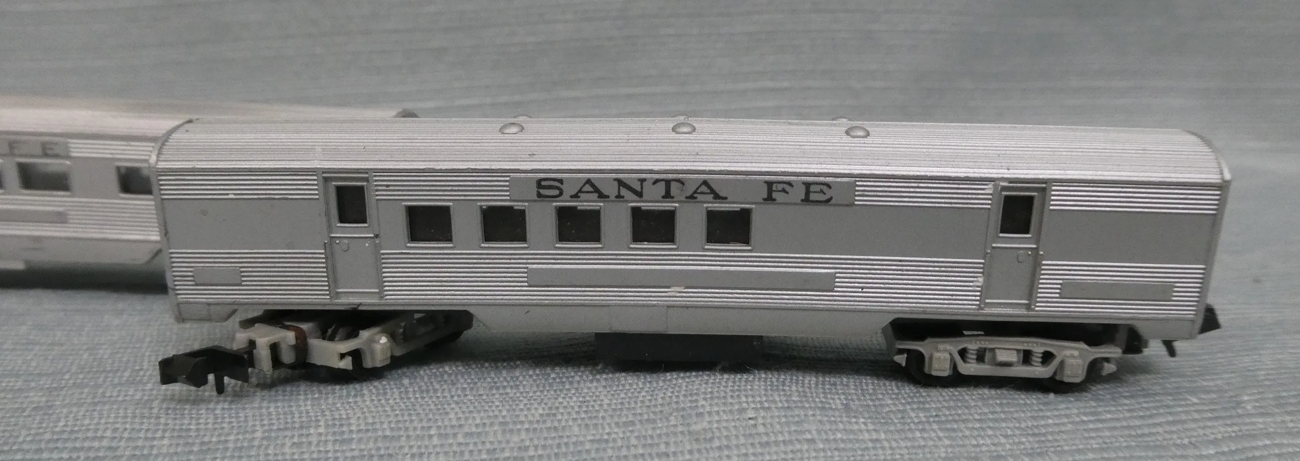 Arnold Rapido N Scale Santa Fe Model Rail Cars - Untested, Lot of 5