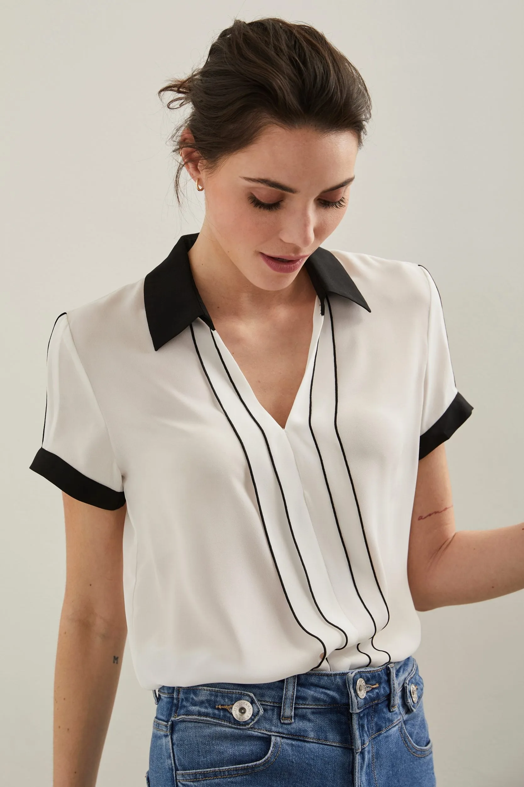 Blouse with short sleeves