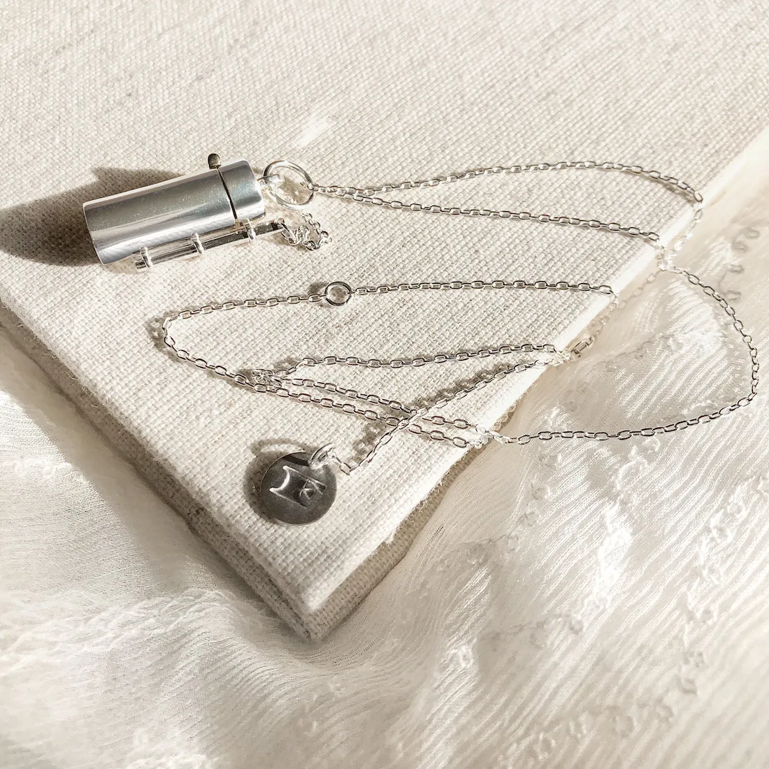 Capsule   Wand Locket - Silver