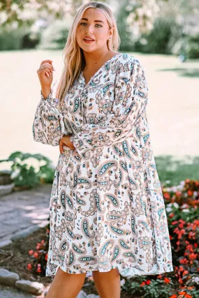 Kleid in Übergröße mit Paisley-Print und Puffärmeln