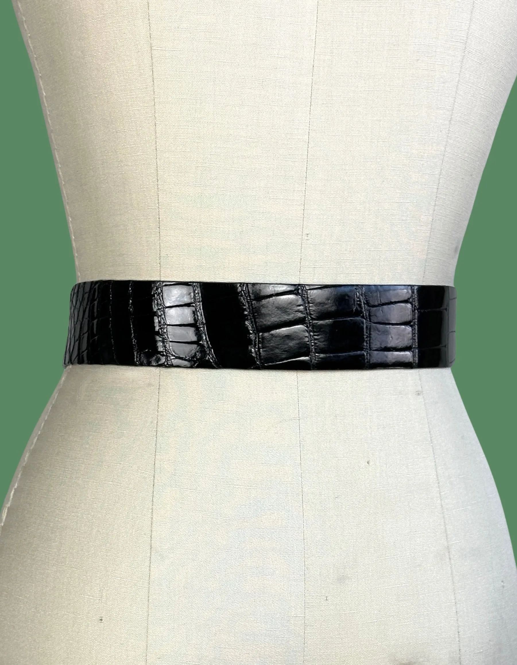 KLEINBERG SHERRILL 90s Black Alligator Belt With Gold Tone Buckle  Small