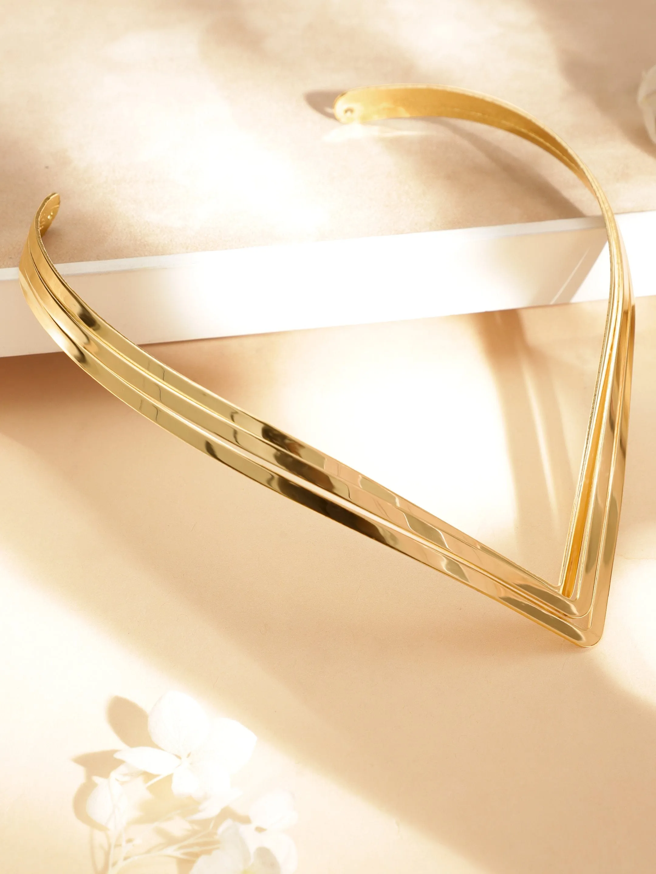 Rubans 18 KT Gold-Plated Elegant V-Shaped Torque Choker